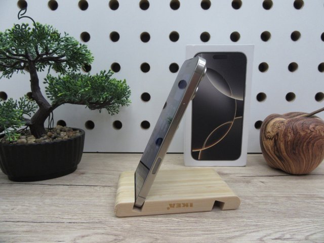 Apple iPhone 16 Pro Max - Natural Titanium - Használt, újszerű