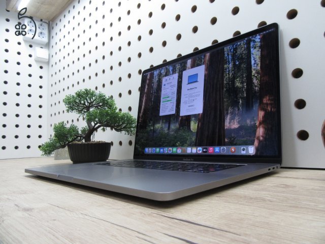 Apple Retina Macbook Pro 16 - 2019 - Használt, karcmentes