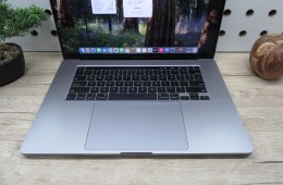 Apple Retina Macbook Pro 16 - 2019 - Használt, karcmentes