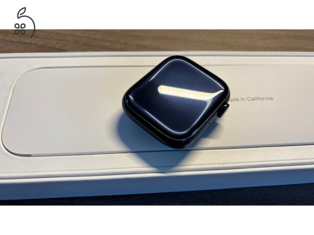 Apple Watch Series 7 steel szíjjal 45mm