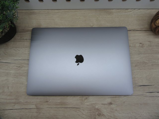 Apple Retina Macbook Pro 16 - 2019 - Használt