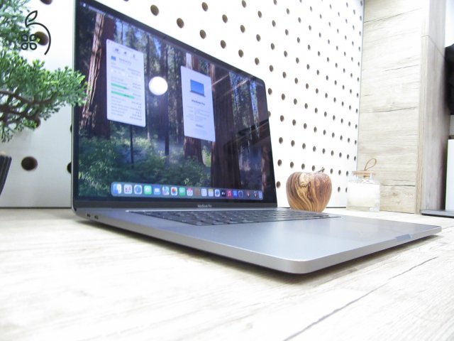 Apple Retina Macbook Pro 16 - 2019 - Használt, megkímélt