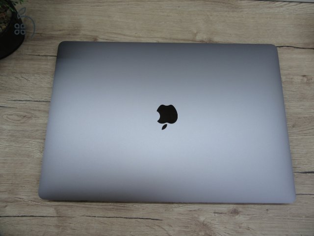 Apple Retina Macbook Pro 16 - 2019 - Használt, megkímélt