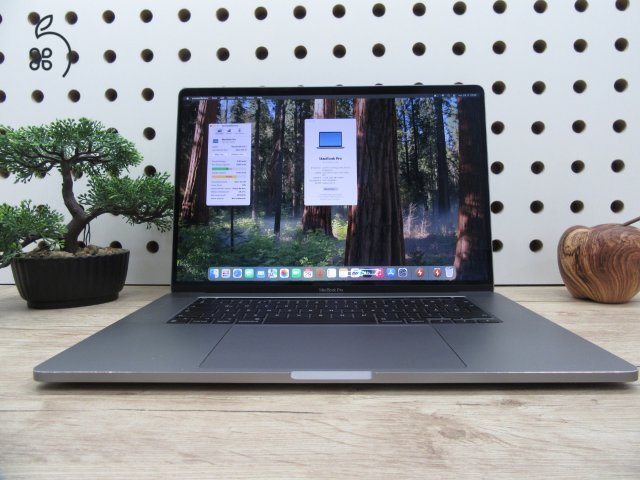 Apple Retina Macbook Pro 16 - 2019 - Használt, megkímélt