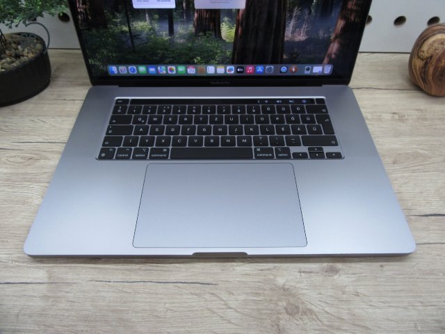 Apple Retina Macbook Pro 16 - 2019 - Használt, megkímélt