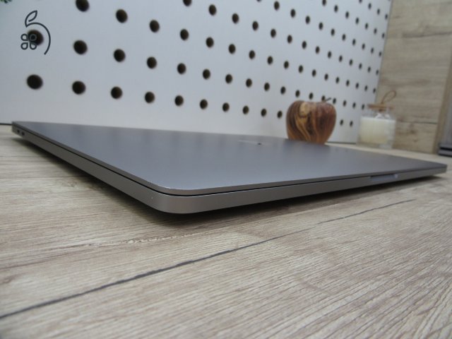 Apple Retina Macbook Pro 16 - 2019 - Használt, megkímélt