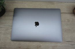 Apple Retina Macbook Pro 15 - 2019 - Használt, szép állapot