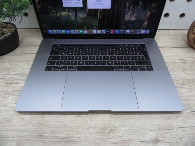 Apple Retina Macbook Pro 15 - 2019 - Használt, szép állapot