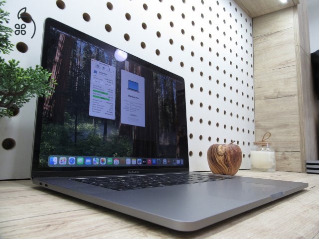 Apple Retina Macbook Pro 15 - 2019 - Használt, szép állapot