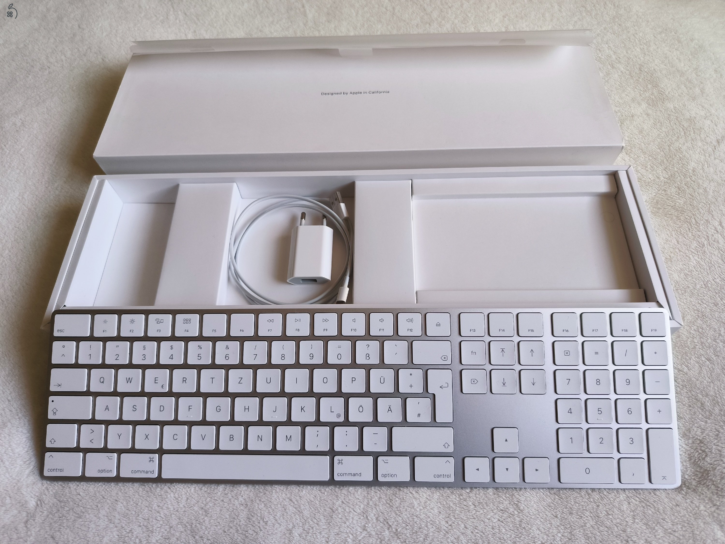 Apple Magic Keyboard v2 numerikus billentyűzettel