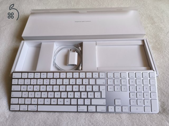 Apple Magic Keyboard v2 numerikus billentyűzettel