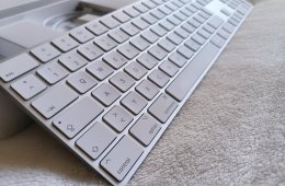 Apple Magic Keyboard v2 numerikus billentyűzettel