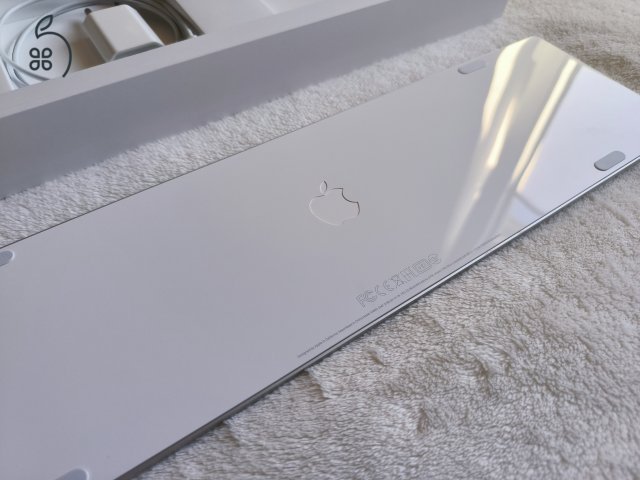 Apple Magic Keyboard v2 numerikus billentyűzettel