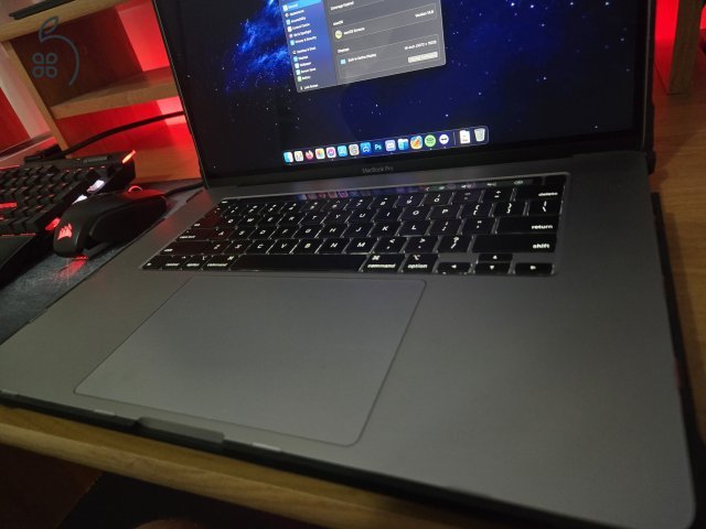 Macbook Pro 2019 CTO i9/32GB Ram/1TB SSD/8GB 5600M Radeon