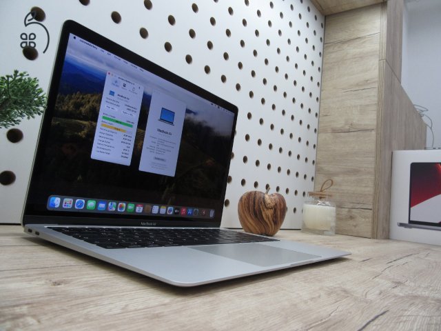 Apple Retina Macbook Air 13 - 2019 - Használt, megkímélt