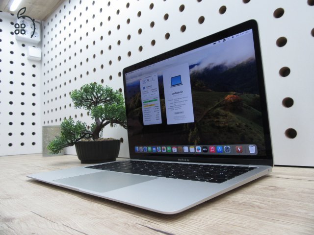 Apple Retina Macbook Air 13 - 2019 - Használt, megkímélt