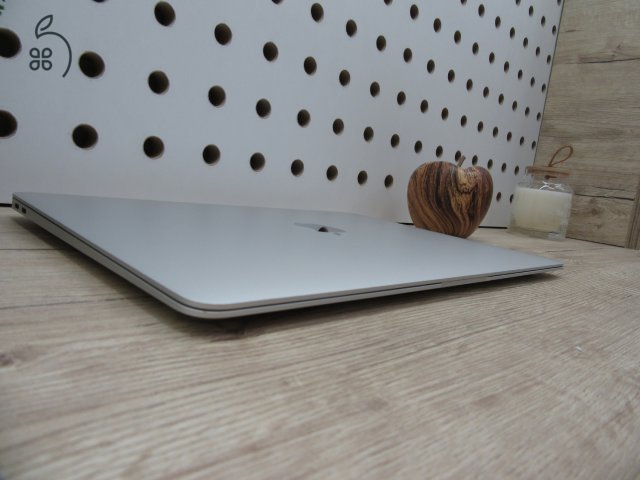  Apple Retina Macbook Air 13 - 2020 - Használt, megkímélt 