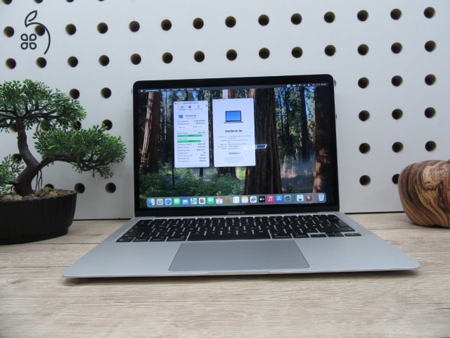  Apple Retina Macbook Air 13 - 2020 - Használt, megkímélt 