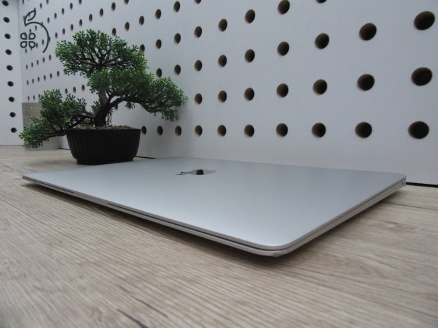  Apple Retina Macbook Air 13 - 2020 - Használt, megkímélt 