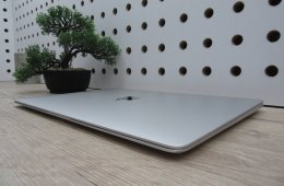  Apple Retina Macbook Air 13 - 2020 - Használt, megkímélt 