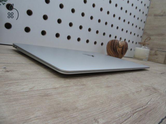  Apple Retina Macbook Air 13 - 2020 - Használt, szép állapot 