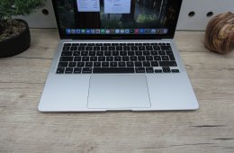  Apple Retina Macbook Air 13 - 2020 - Használt, szép állapot 