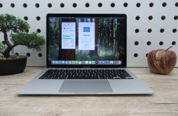  Apple Retina Macbook Air 13 - 2020 - Használt, szép állapot 