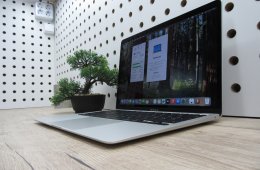  Apple Retina Macbook Air 13 - 2020 - Használt, szép állapot 