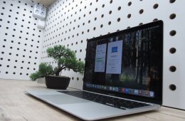  Apple Retina Macbook Air 13 - 2020 - Használt, szép állapot 