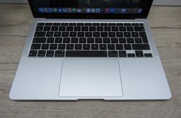  Apple Retina Macbook Air 13 - 2020 - Használt, szép állapot 