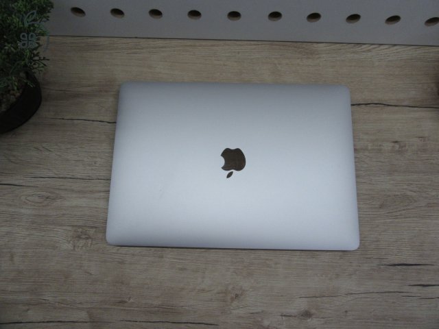  Apple Retina Macbook Air 13 - 2020 - Használt, szép állapot 