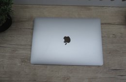  Apple Retina Macbook Air 13 - 2020 - Használt, szép állapot 