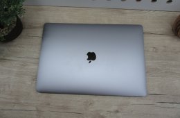 Apple Retina Macbook Pro 15 - 2018 - Használt, megkímélt