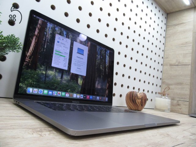 Apple Retina Macbook Pro 15 - 2018 - Használt, megkímélt