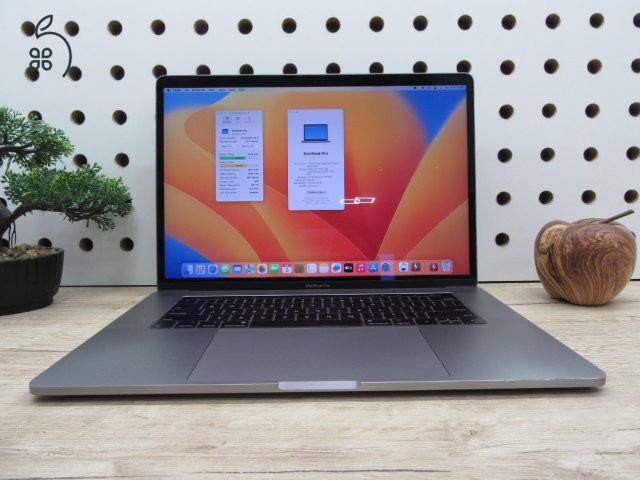 Apple Retina Macbook Pro 15 - 2017 - Használt, megkímélt