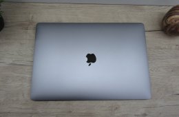 Apple Retina Macbook Pro 15 - 2018 - Használt, 