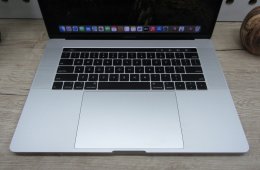 Apple Retina Macbook Pro 15 - 2018 - Használt, 