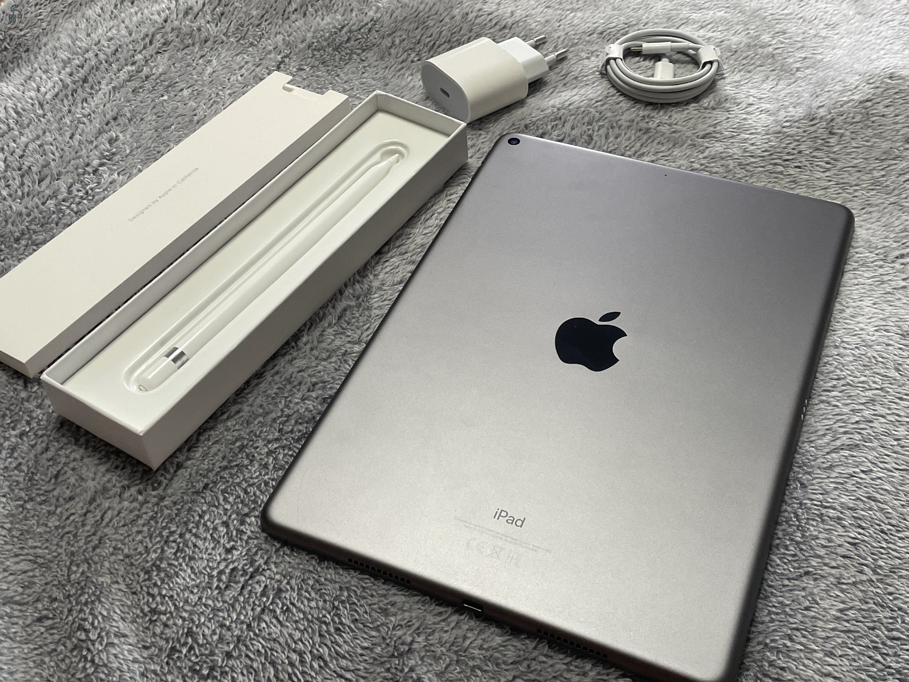 iPad Air 3 64GB WiFi + Apple Pencil (1th gen) megkímélt állapotban