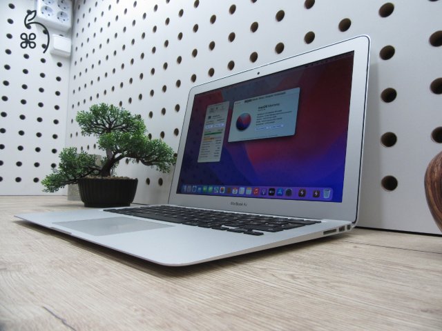 Apple Retina Macbook Air 13 - 2015 Early - Használt, megkímélt