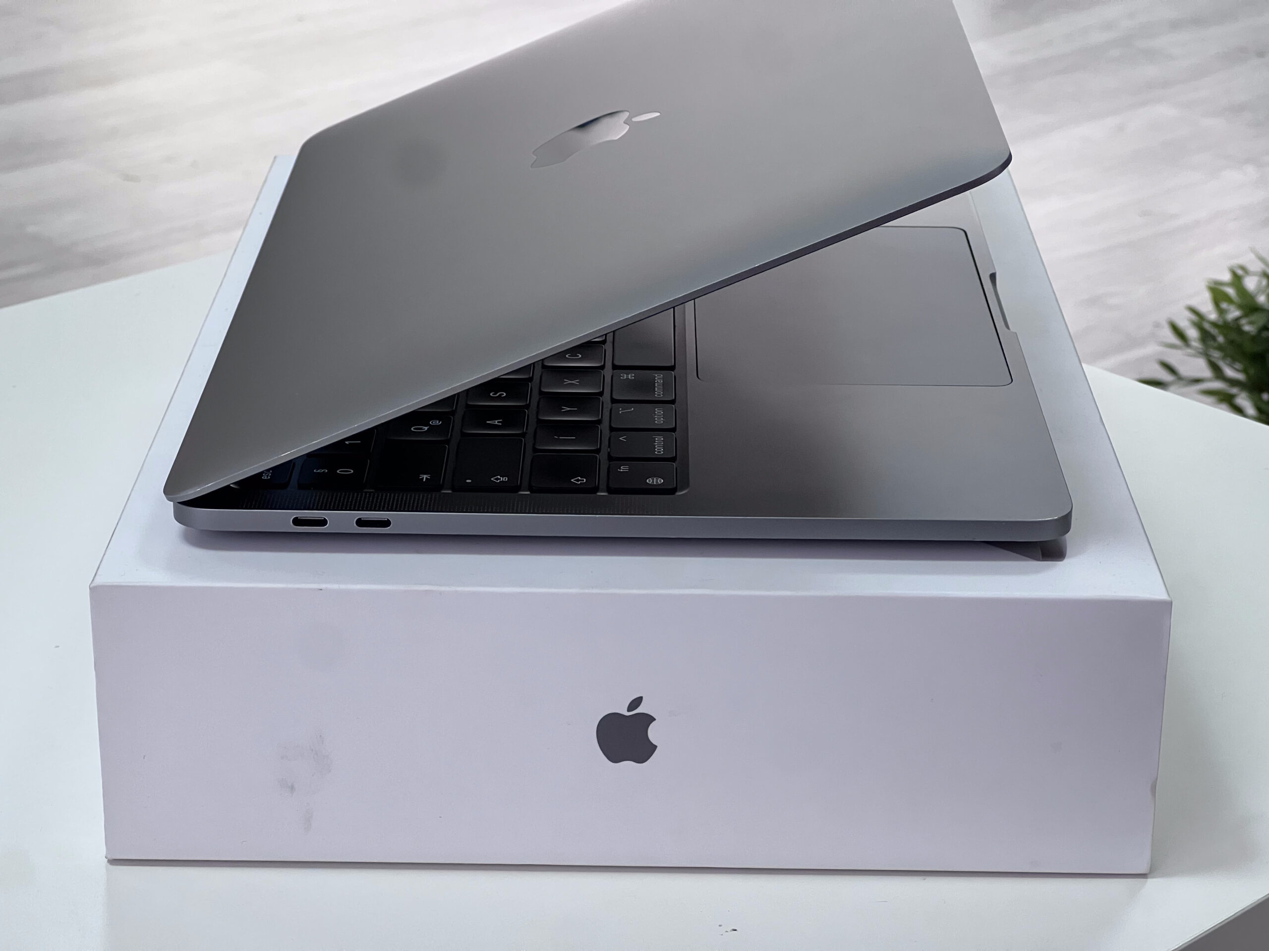 Hibátlan MacBook Pro 2020 13 M1 256GB 1 ÉV Garanciával Számlával Aksi 100%