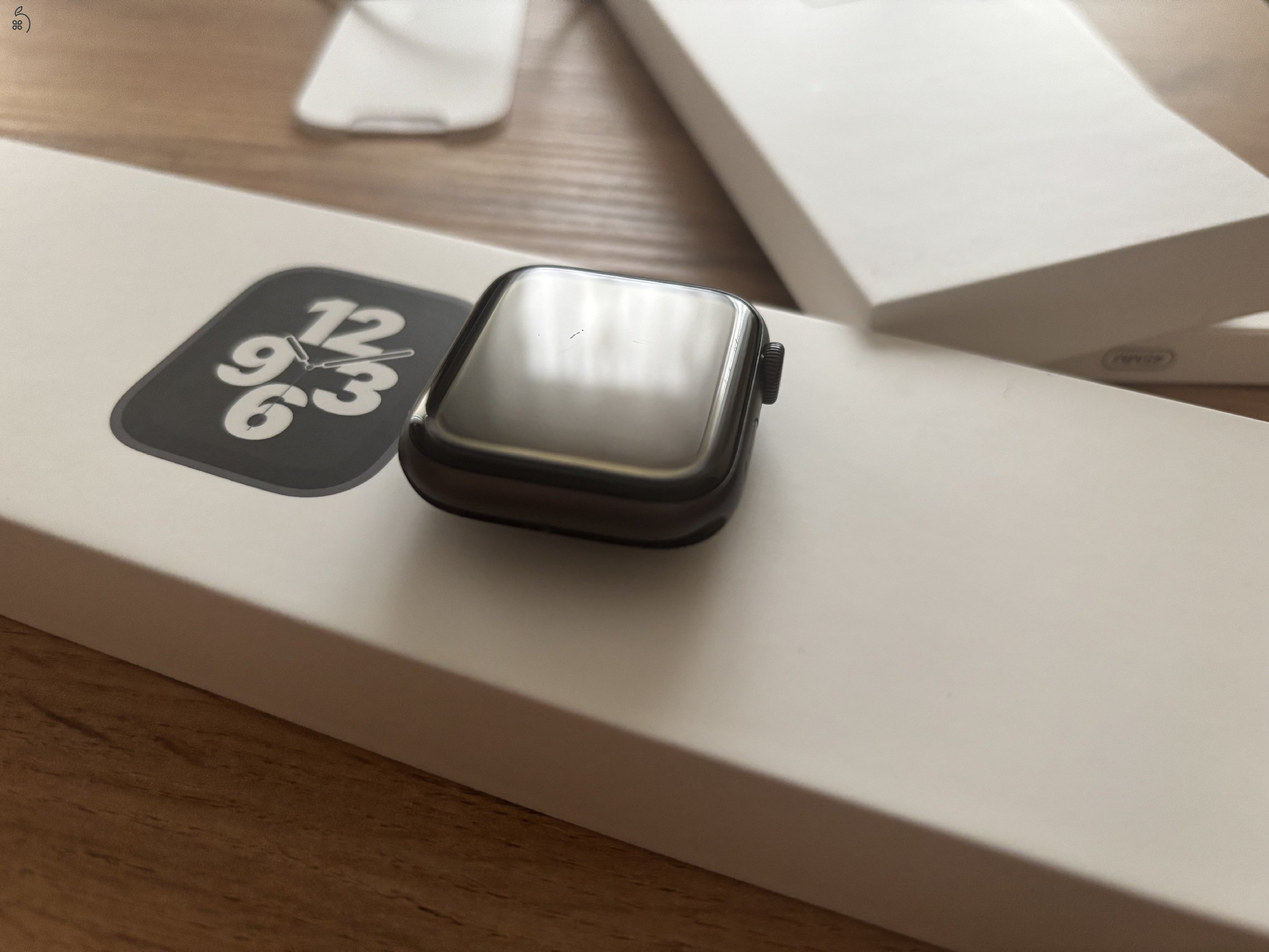 Apple Watch SE eladó