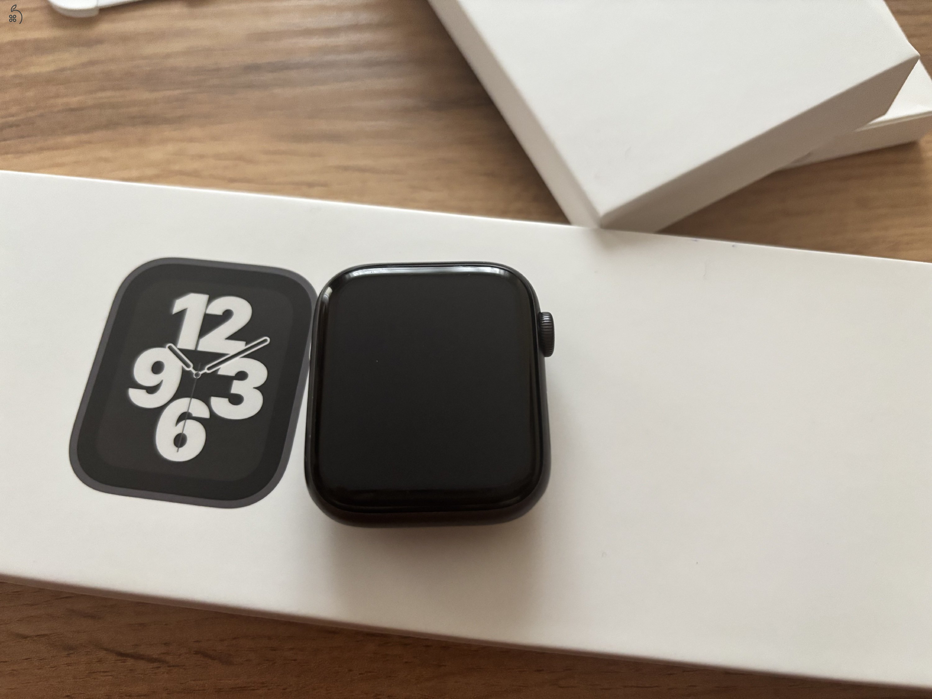 Apple Watch SE eladó