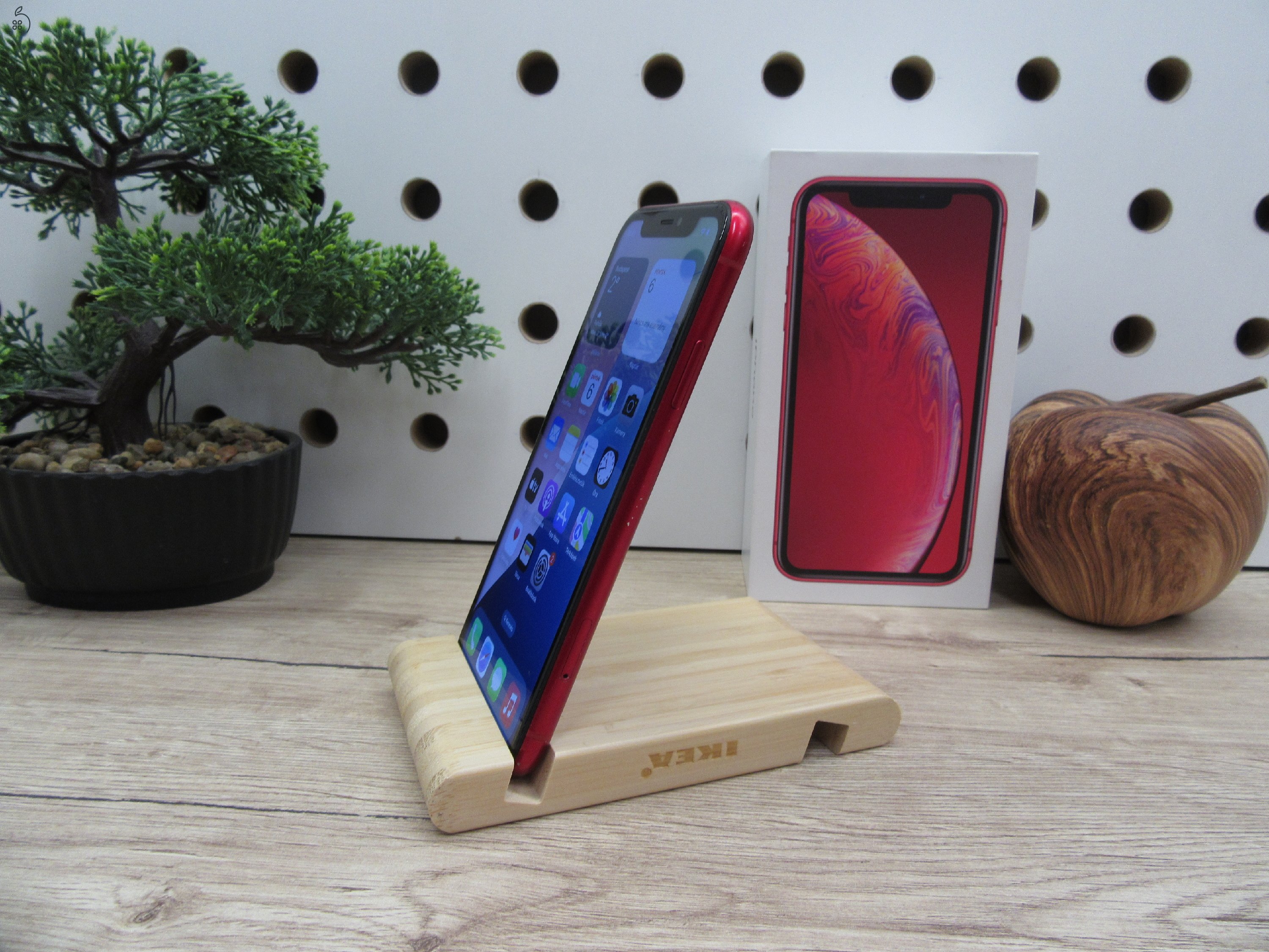 Apple iPhone Xr - Red - Használt