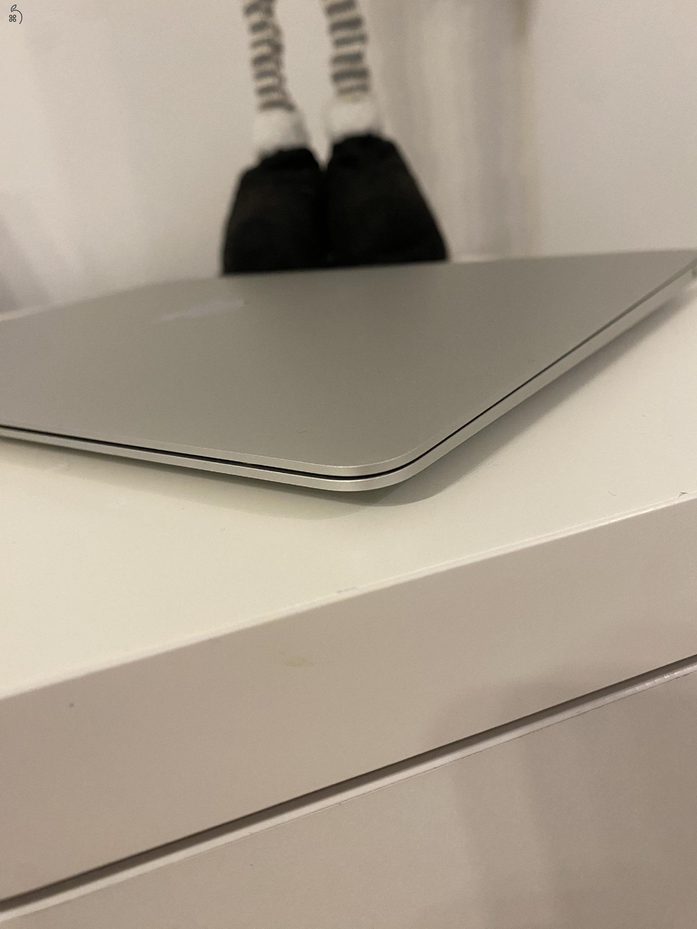 Megkímélt 250 akkumulátor ciklussal rendelkező MacBook Air Retina 2018 128 gb 