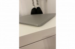 Megkímélt 250 akkumulátor ciklussal rendelkező MacBook Air Retina 2018 128 gb 