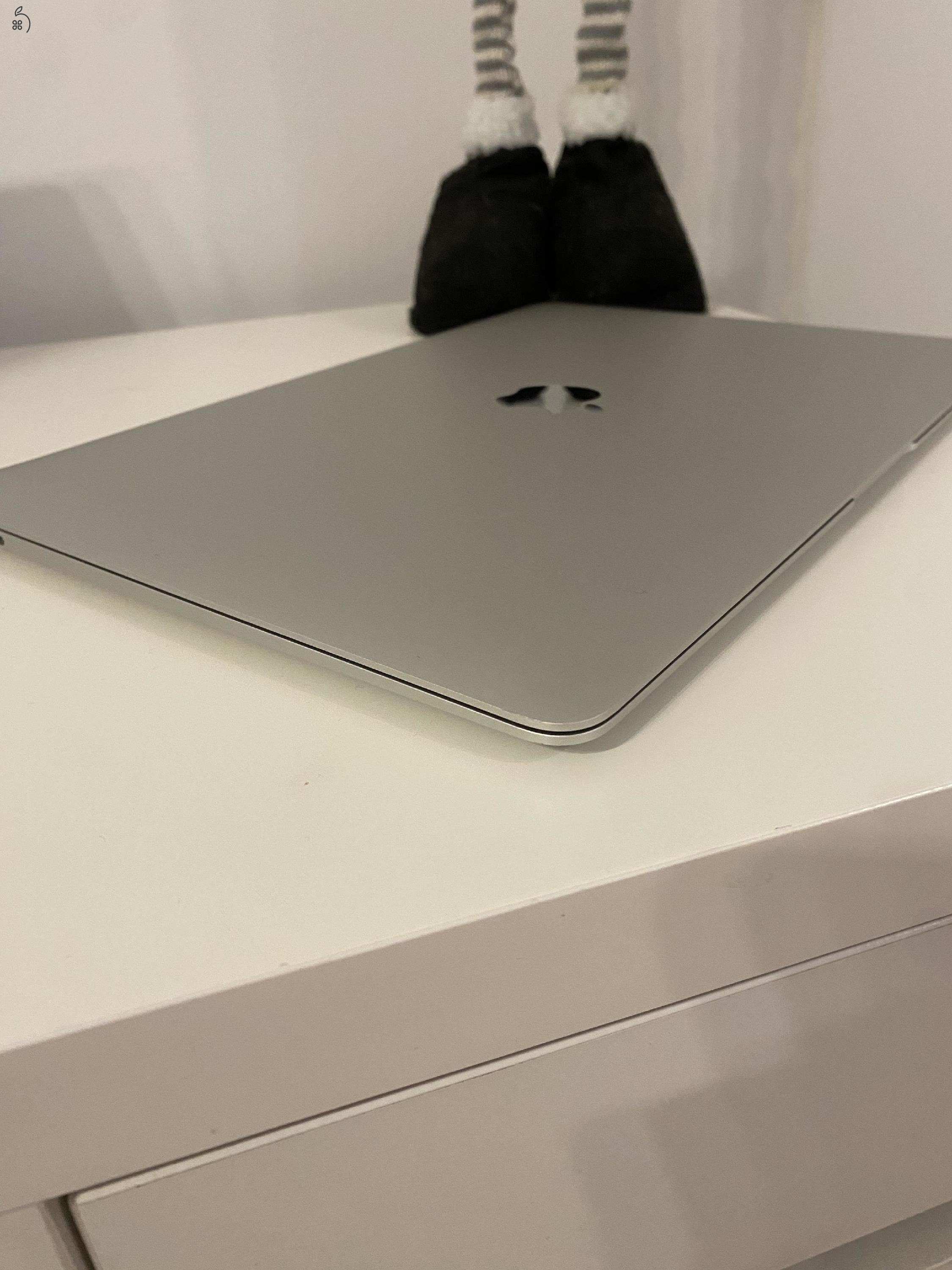 Megkímélt 250 akkumulátor ciklussal rendelkező MacBook Air Retina 2018 128 gb 