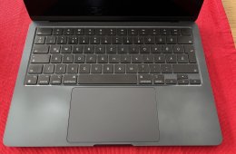 Macbook Air (M2,2022) Midnight / 8GB RAM / 256GB SSD / magyar billentyűzet