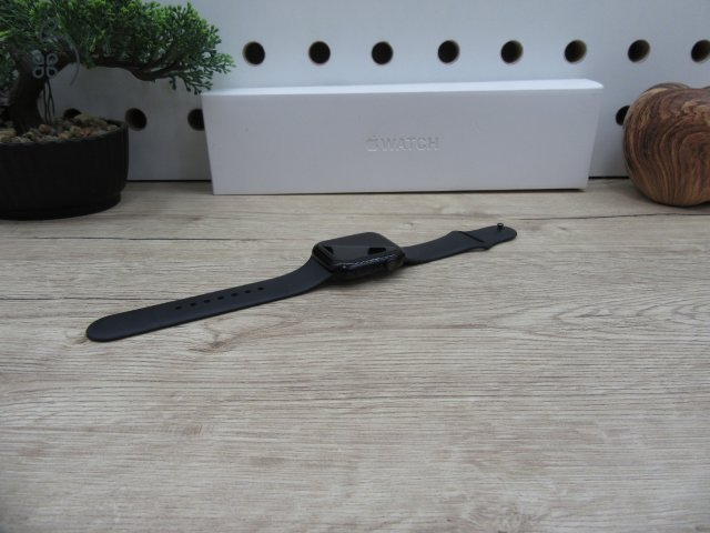 Apple Watch 8 - 45 mm - Használt, megkímélt