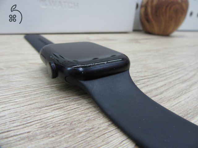 Apple Watch 8 - 45 mm - Használt, megkímélt