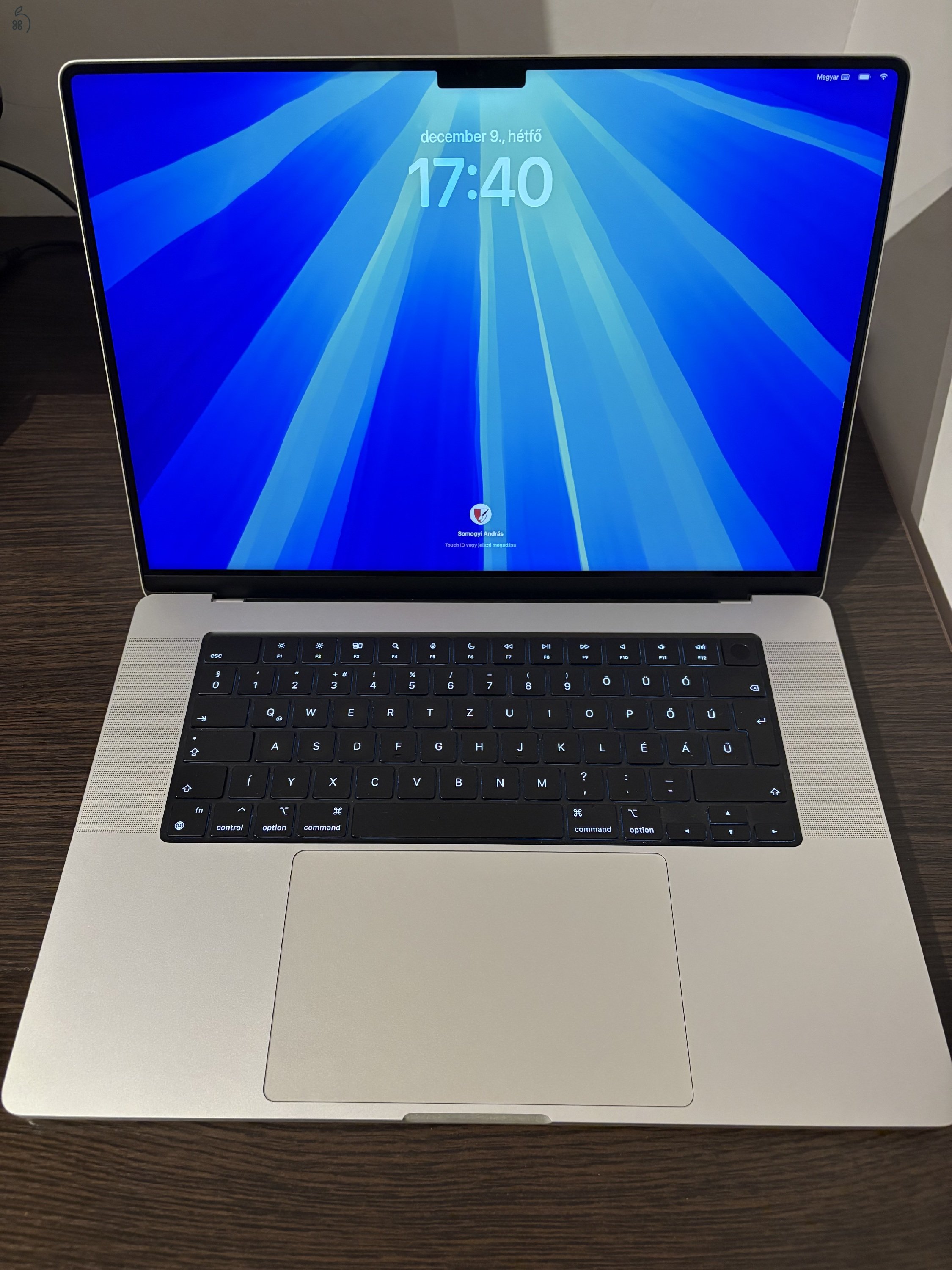 MacBook Pro 16.2 Silver / M1 Pro / 16C GPU / 16GB / 1T-MAG / Magyar billentűzet